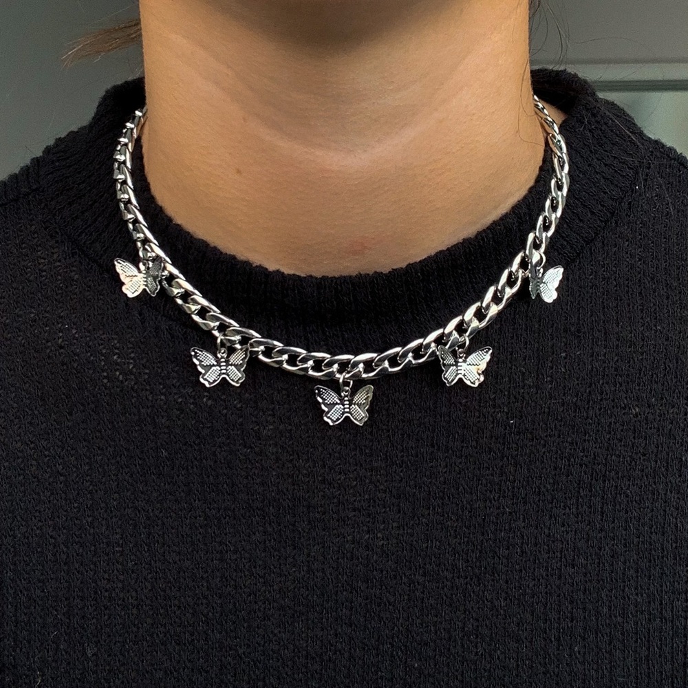 NEW | butterfly necklace - Picture 2 of 3